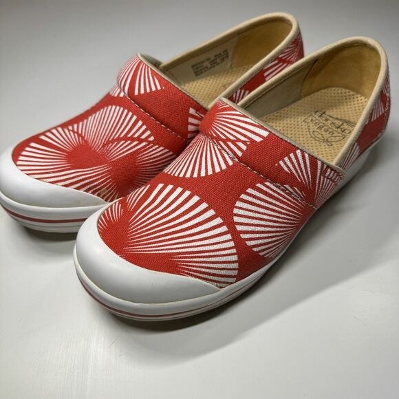 Dansko Vegan Volley Chino Palm Women EU 38 US 7.5-8 Red Canvas Slip On Clogs EUC - Picture 2 of 13